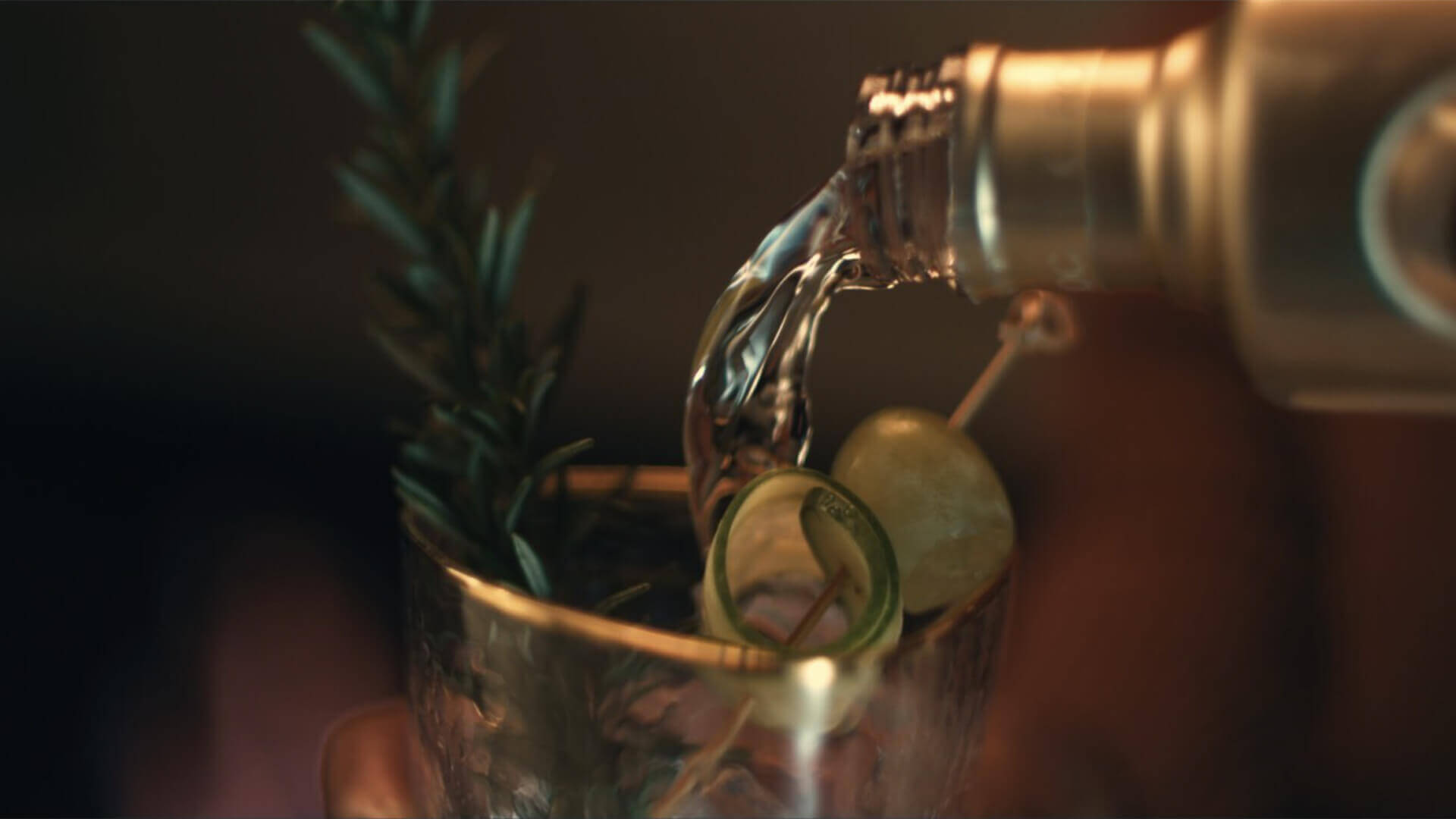 ciroc_pour